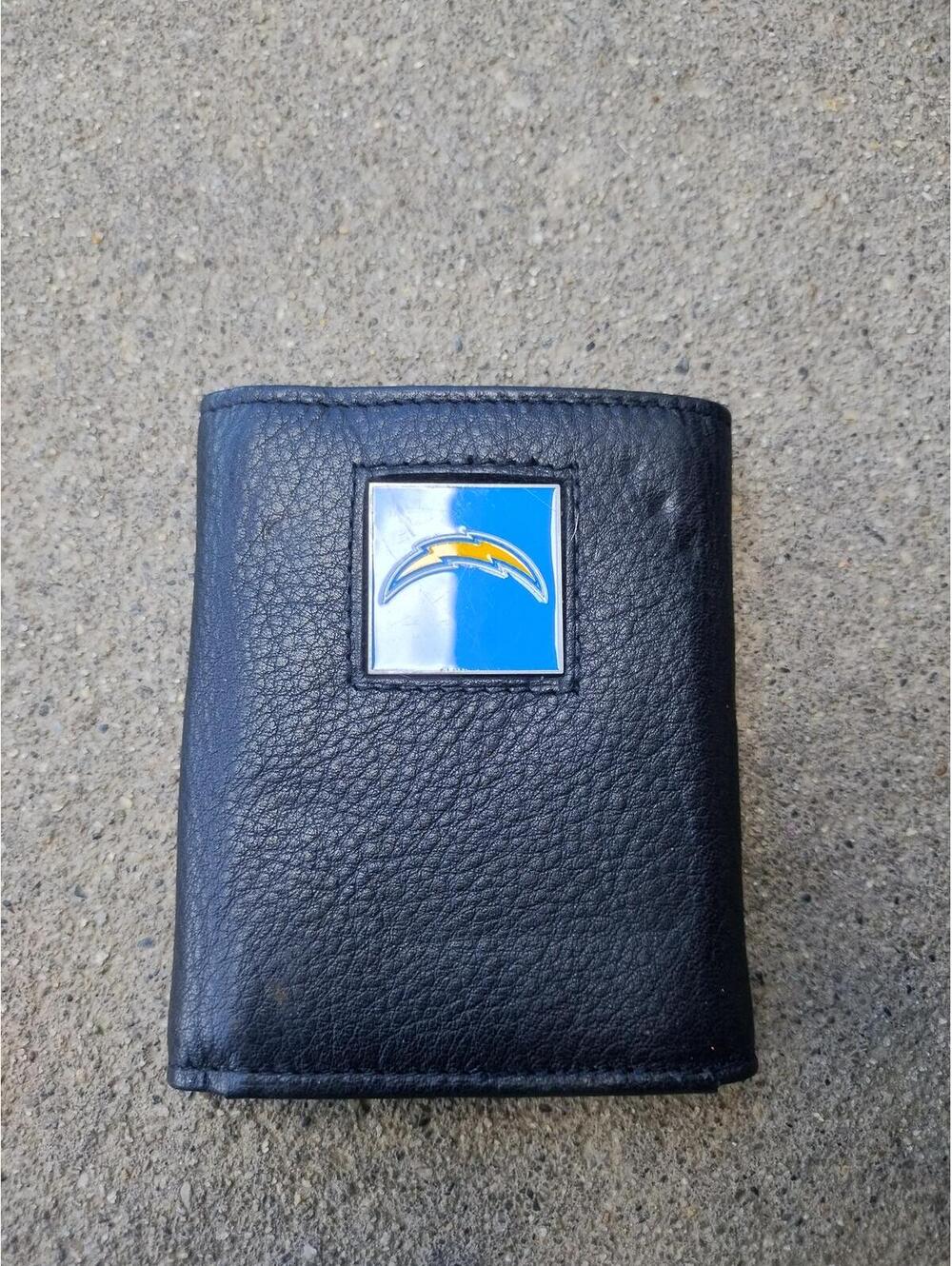 Los Angeles Chargers Fine Grain Leather Trifold Wallet Metal Team Logo